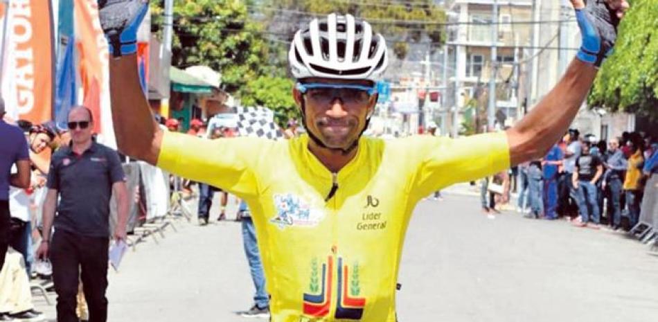 Ismael Sánchez, en la pasada vuelta ciclista tomó la delantera el primer día de la misma y nunca jamás soltó el liderato el cual lo obtuvo de manera amplia.