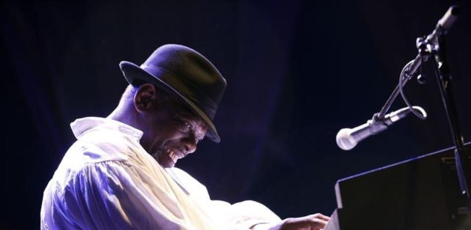 El músico de blues estadunidense Lucky Peterson murió repentinamente a la edad de 55 años en un hospital de Dallas, Texas. Foto Afp