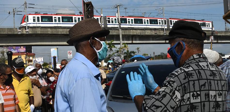 Después de dos meses de suspensión de las operaciones, el Metro de Santo Domingo volvió a transportar pasajeros ayer. JORGE CRUZ/LISTÍN DIARIO