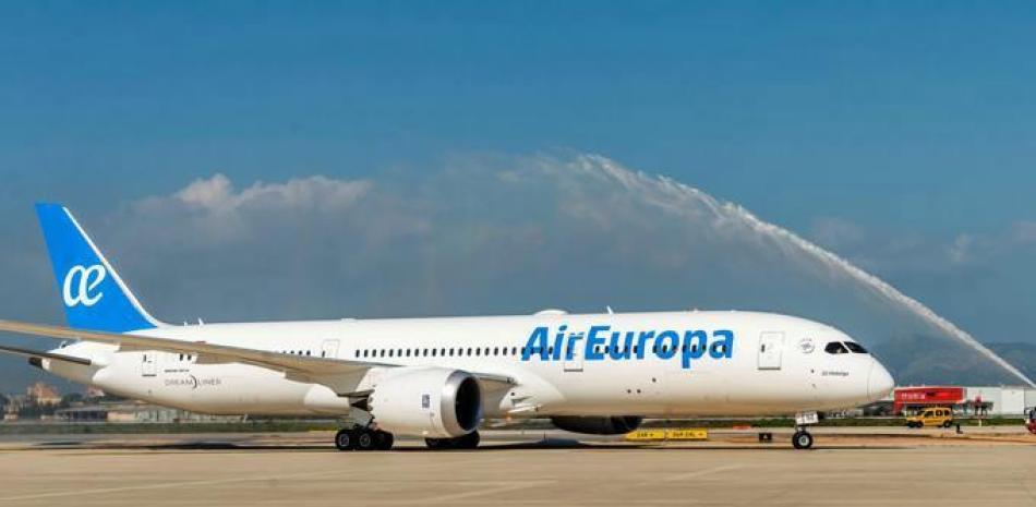 Air Europa, aerolínea que traería a los dominicanos varados en Españs. / Listín