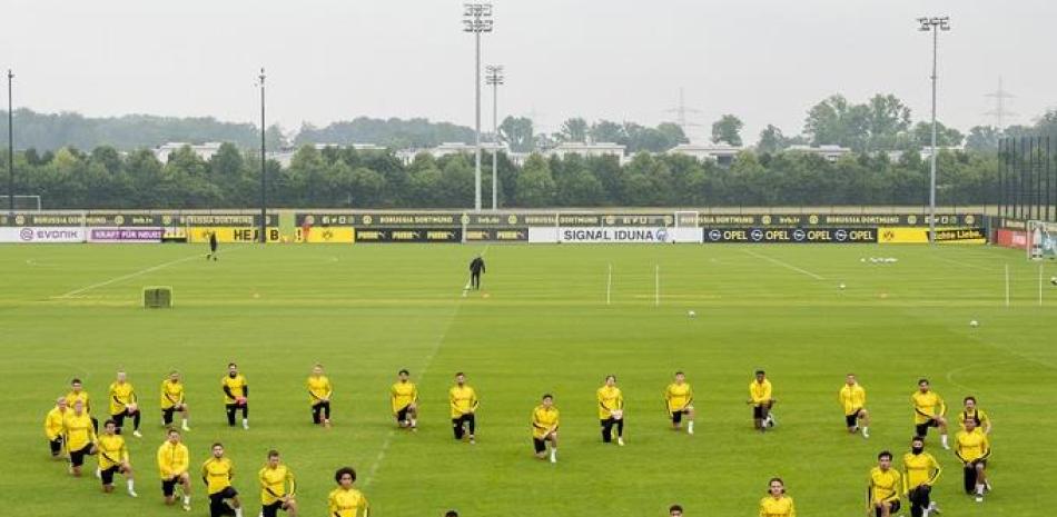 Imagen de la plantilla del Borussia Dortmund. Fuente: cuenta de Twitter de Mats Hummels (@matshummels).