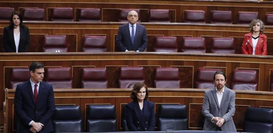Legisladores españoles guardan luto. /EFE