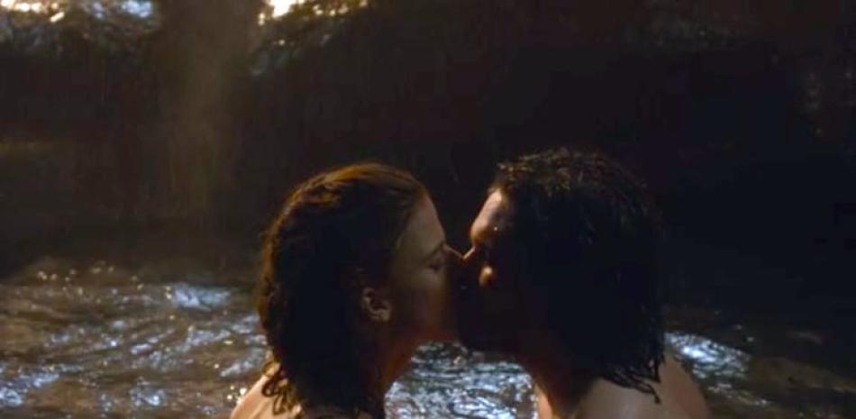 Los actores Kit Harrington y Rose Leslie en la escena en los que sus personajes en la serie "Juegos de Tronos" tienen relaciones sexuales. Fuente: Insider.