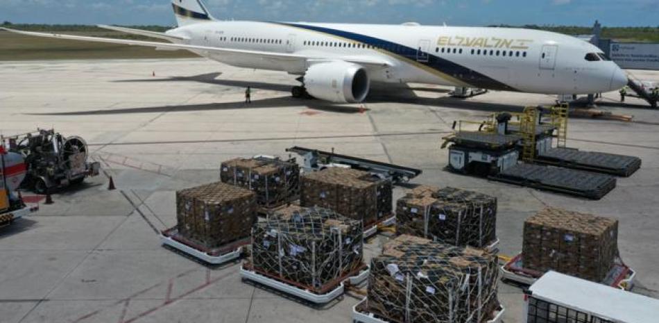 Embarques de piñas dominicanas exportadas en un vuelo directo desde Israel al Aeropuerto Las Américas (AILA).