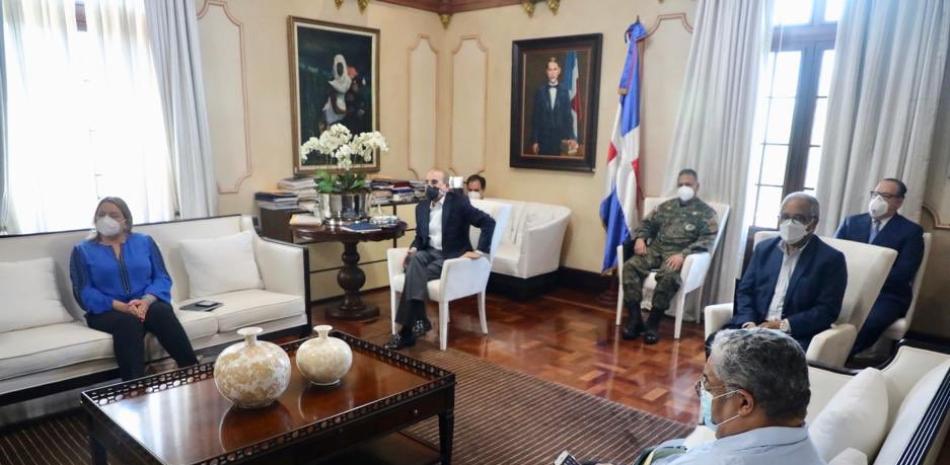 Presidente de la República, Danilo Medina reunido con el Comité de Emergencias y Gestión Sanitaria para el Combate del Coronavirus (Covid-19). Foto tomada de la Presidencia.