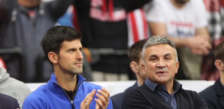 El tenista Novak Djokovic junto a su padre. Fuente: Essentially Sports.
