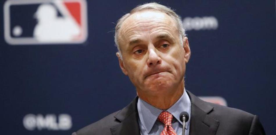 El Comisionado de la MLB, Rob Manfred, no descarta un cierre de las Grandes Ligas.