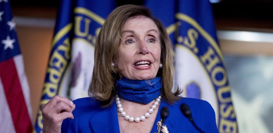 ARCHIVO - En esta fotografía del 29 de julio de 2020, la presidenta de la Cámara de Representantes Nancy Pelosi, habla durante una conferencia de prensa en el Capitolio, en Washington. (AP Foto/Andrew Harnik, Archivo)