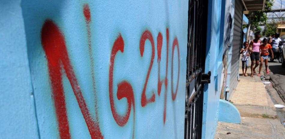 En viviendas marcadas con tinta roja sus ocupantes viven la incerticumbre de enfrentar un desalojo. JORGE CRUZ/LISTÍN DIARIO