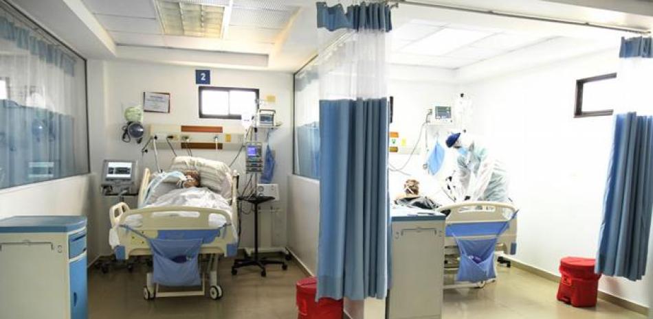 Según el informe de ayer, el país mantenía 304 pacientes en Unidades de Cuidados Intensivos de un total de 1,147 hospitalizados. ADRIANO ROSARIO/ISTÍN DIARIO