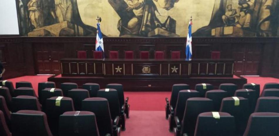 Salón de la Asamblea Nacional acondicionado para recibir la toma de posesión del presidente número 54 de la historia republicana. VICTOR RAMIREZ/LISTINDIARIO