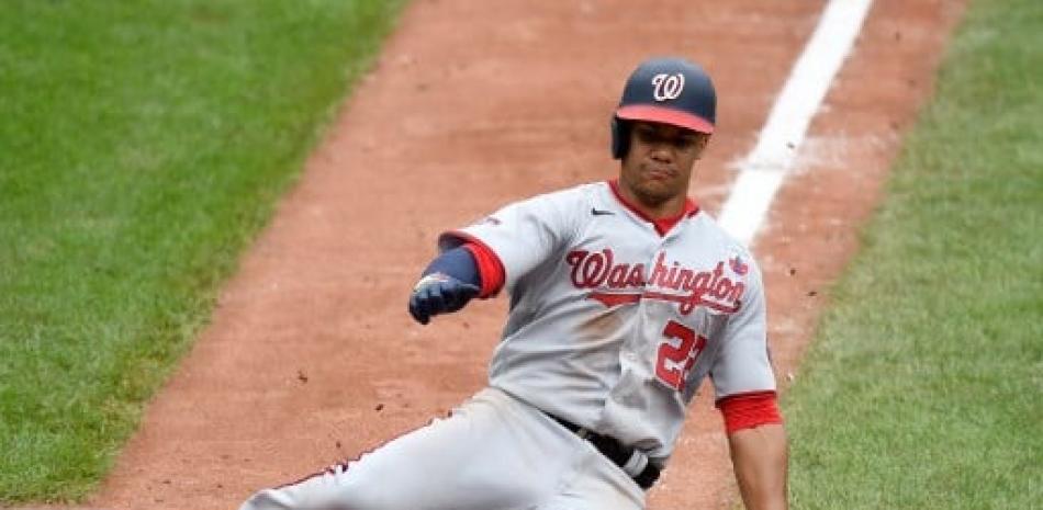 Juan Soto de los Nacionales de Washington anota en la octava entrada contra los Orioles de Baltimore en el Oriole Park en Camden Yards. Foto: Greg Fiume/AFP.