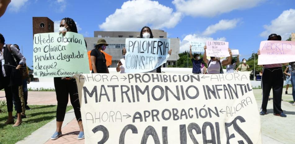 Mujeres protestan en favor de que se conozcan las tres causales del aborto (Foto: Víctor Ramírez/ LD).