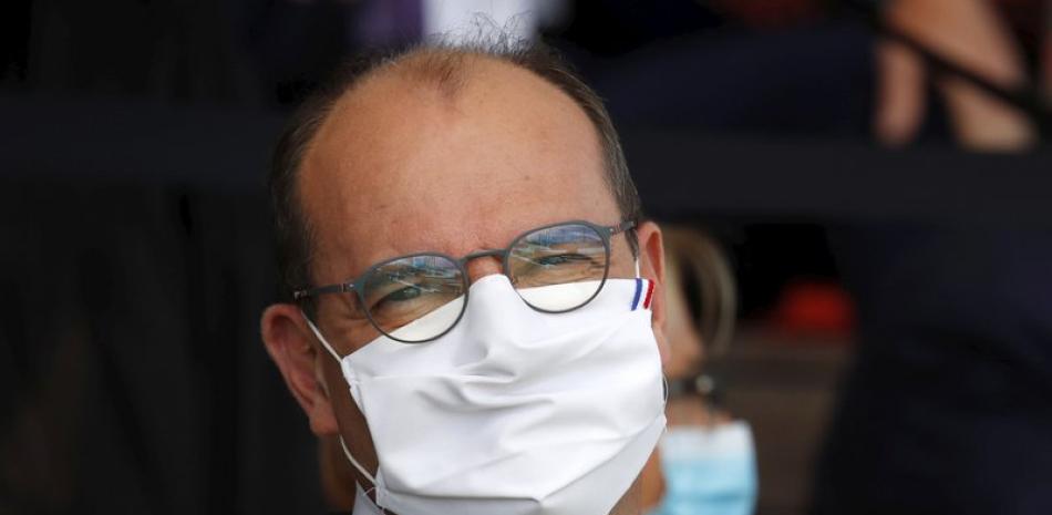 El primer ministro francés Jean Castex porta una mascarilla para protegerse del coronavirus el miércoles 26 de agosto de 2020 en el foro de negocios MEDEF, en París. (Gonzalo Fuentes/Pool vía AP)