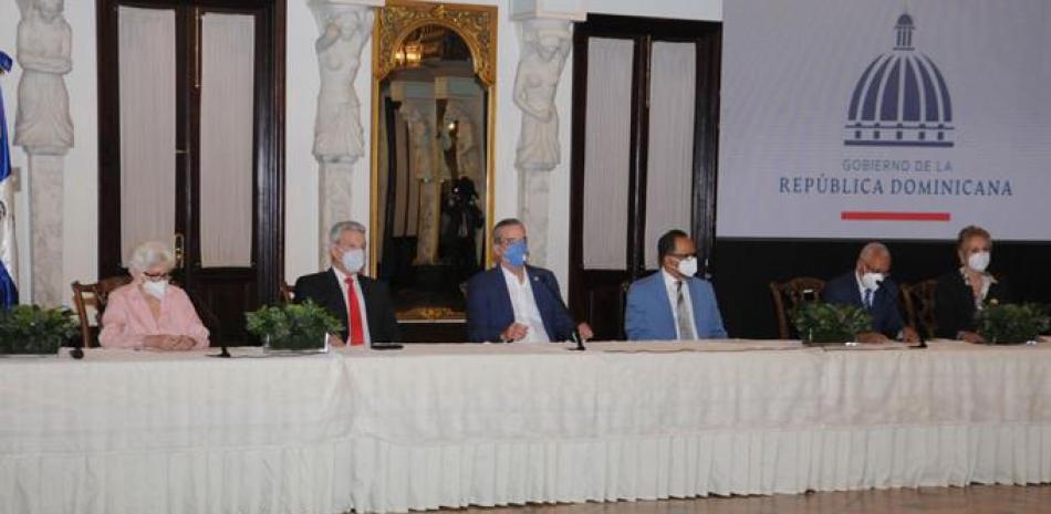 El presidente Luis Abinader durante la reunión celebrada en el Palacio Nacional con funcionarios FUENTE EXTERNA