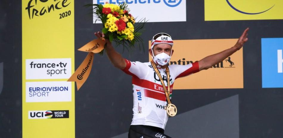 lexander Kristoff de Noruega celebra en el podio después de ganar la primera etapa de la carrera ciclista del Tour de Francia a lo largo de 156 kilómetros (97 millas) con salida y llegada en Niza, sur de Francia, el sábado 29 de agosto de 2020.