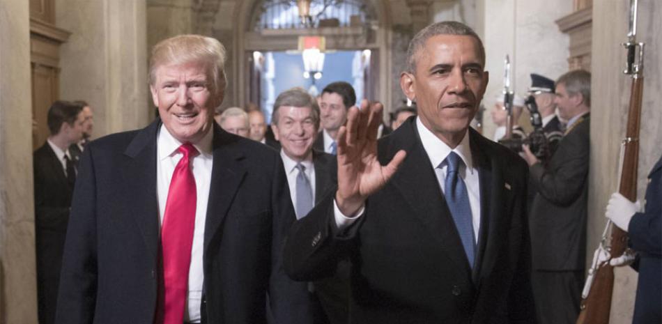 El presidente de Estados Unidos Donald Trump y el expresidente Barack Obama en 2017. SCOTT APPLEWHITE GETTY IMAGES.