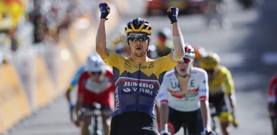 El eslovenio Primoz Roglic celebra tras ganar la cuarta etapa del Tour de Francia, con meta en Orcieres-Merlette, el martes 1 de septiembre de 2020.