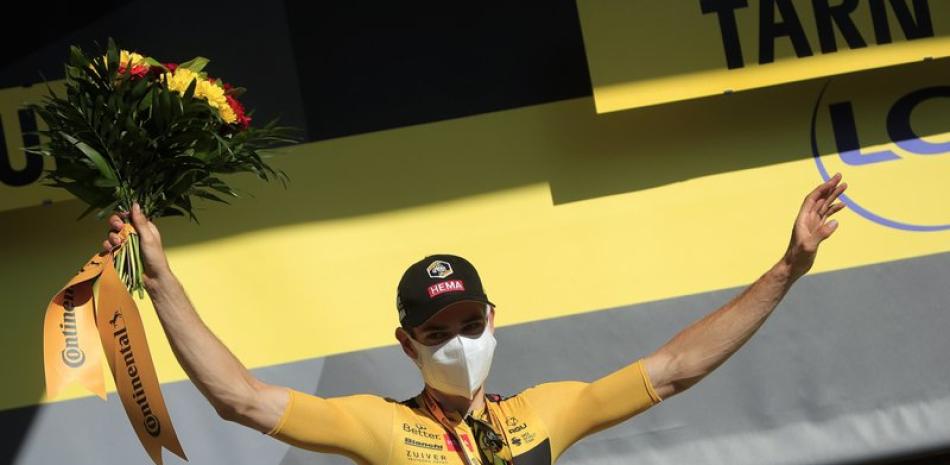 El belga Wout Van Aert celebra tras ganar la séptima etapa del Tour de Francia, una ruta de 168 kilómetros (105 millas), de Millau a Lavaur, el viernes 4 de septiembre de 2020.