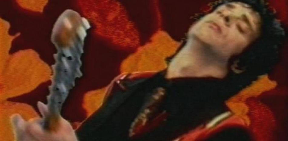 Captura de Gustavo Cerati en el video original de la canción "De música ligera". Fuente: YouTube.