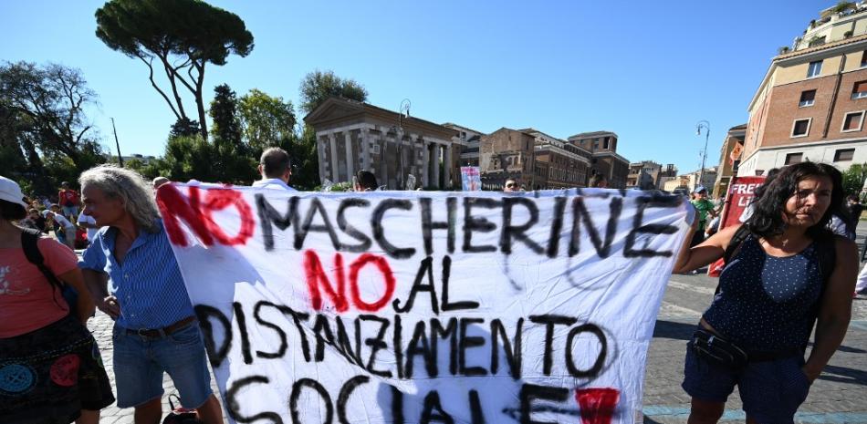 Un millar de personas se manifiestan en Roma contra las mascarillas y ...