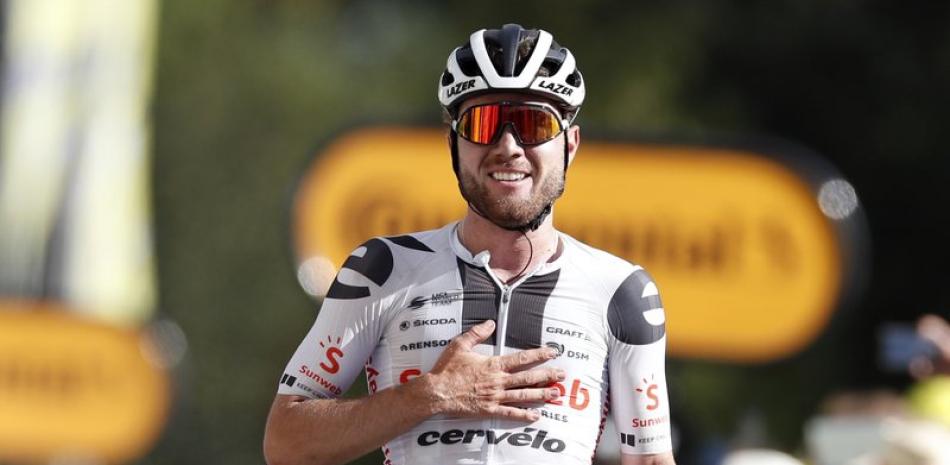 El suizo Marc Hirschi tras ganar la 12da etapa del Tour de Francia en Sarran.