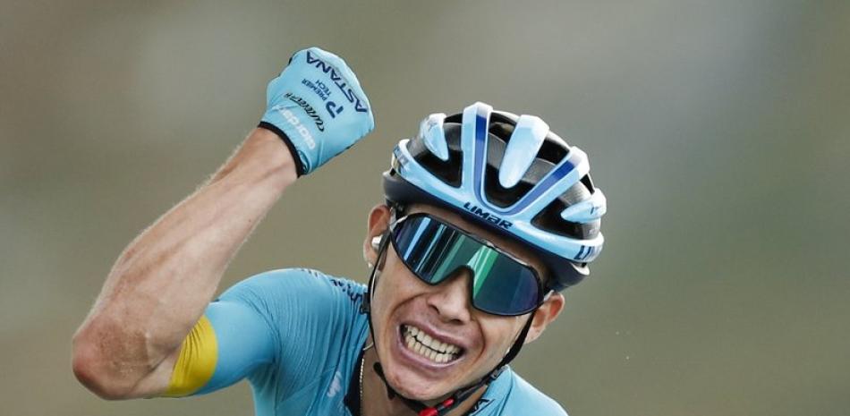 El colombiano Miguel Ángel López tras ganar la 17ma etapa del Tour de Francia en el Col de la Loze, el miércoles 16 de septiembre de 2020.