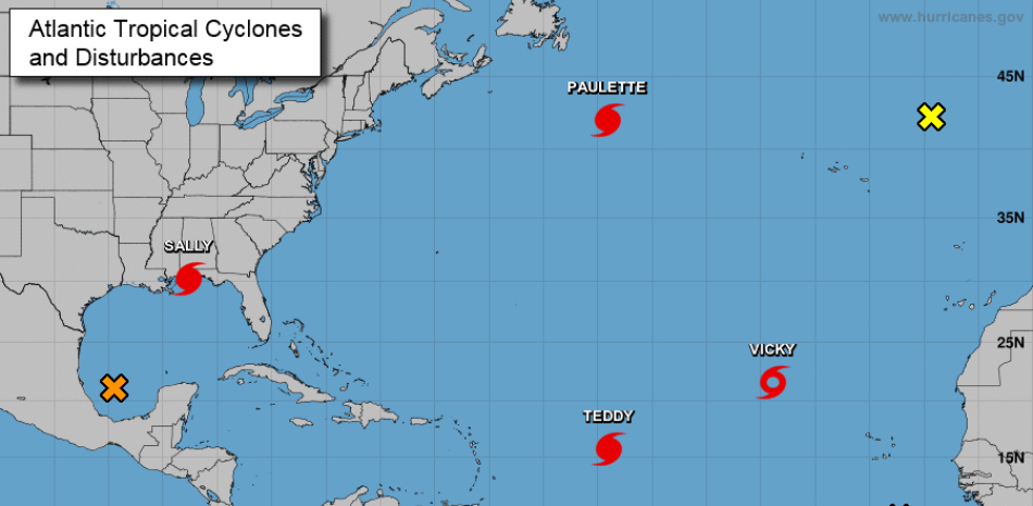 Panorama de las diferentes tormentas que amenazan en el Atlántico. / Foto: NHC