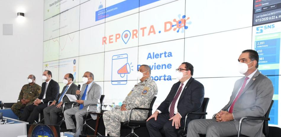El ministro de Salud, Plutarco Arias, y autoridades del sector en una rueda de prensa realizada en el Centro de Inteligencia C51. FUENTE EXTERNA
