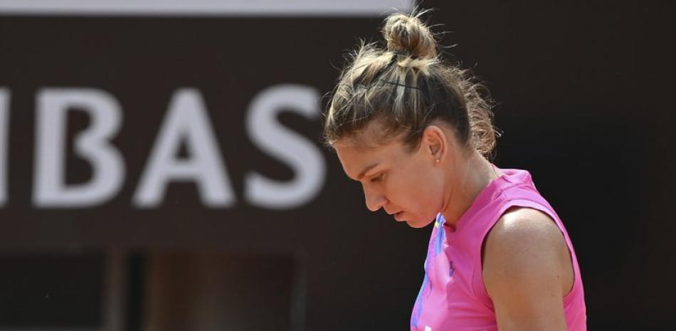 Simona Halep reacciona durante su partido de cuartos de final contra Yulia Putintseva en el Abierto de Italia .
