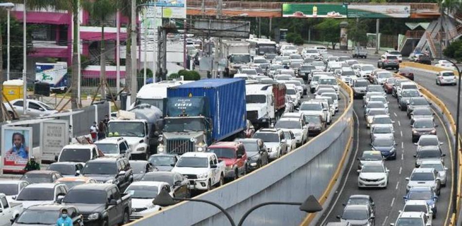 Los entaponamientos del tránsito son un indicador del aumento del consumo de combustibles. ARTURO PÉREZ/LD