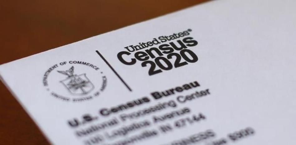 En esta imagen de archivo, tomada el 5 de abril de 2020, se muestra un sobre con una carta del censo de Estados Unidos enviada a un residente en Detroit. (AP Foto/Paul Sancya, archivo)