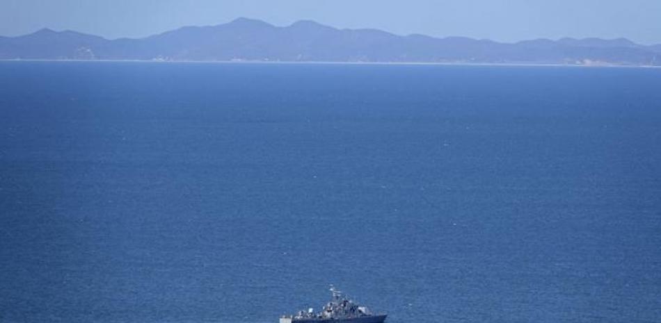 Un barco de la Marina surcoreana, visto cerca de la isla de Yeonpyeong, Corea del Sur, el 25 de septiembre de 2020. (Baek Seung-ryul/Yonhap via AP)