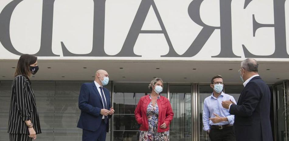 Los participantes en el debate convocado por HERALDO,. De izquierda a derecha, José Javier Rueda, Fernando Ruiz, Isabel Poncela, Garbiel Sopeña y Elena Capapé. Toni Galán.