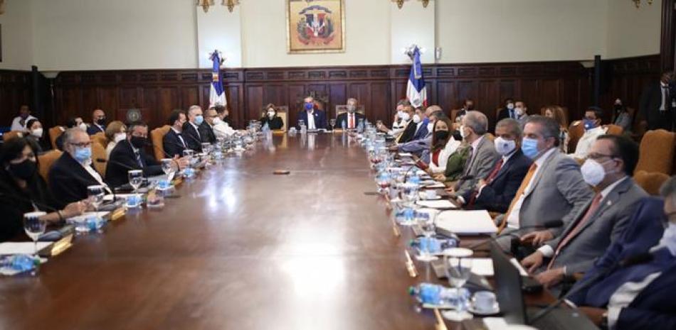 La reunión del Consejo de Ministros fue en el salón del consejo de gobierno, en el Palacio Nacional. PRESIDENCIA/