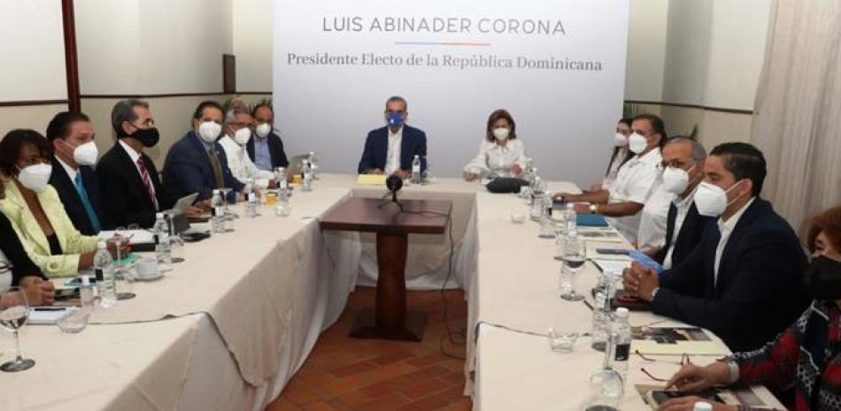 El presidente Luis Abinader trabaja con ingresos limitados por el impacto de la pandemia.