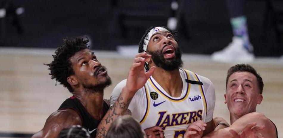 El juego 4 de la final entre Lakers y el Heat se jugará este martes con la serie 2-1  favor de Los Angeles.