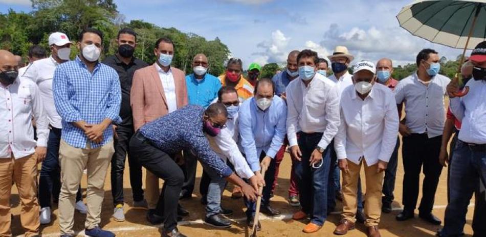 Autoridades del Municipio de Jarabacoa, del Ministerio de Deportes y la Liga Dominicana de Fútbol, dejaron iniciados los trabajos de la construcción del estadio de Jarabacoa FC.