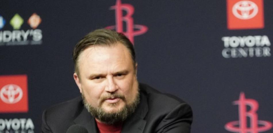 El gerente general de los Rockets de Houston Daryl Morey dejará su puesto en la organización.