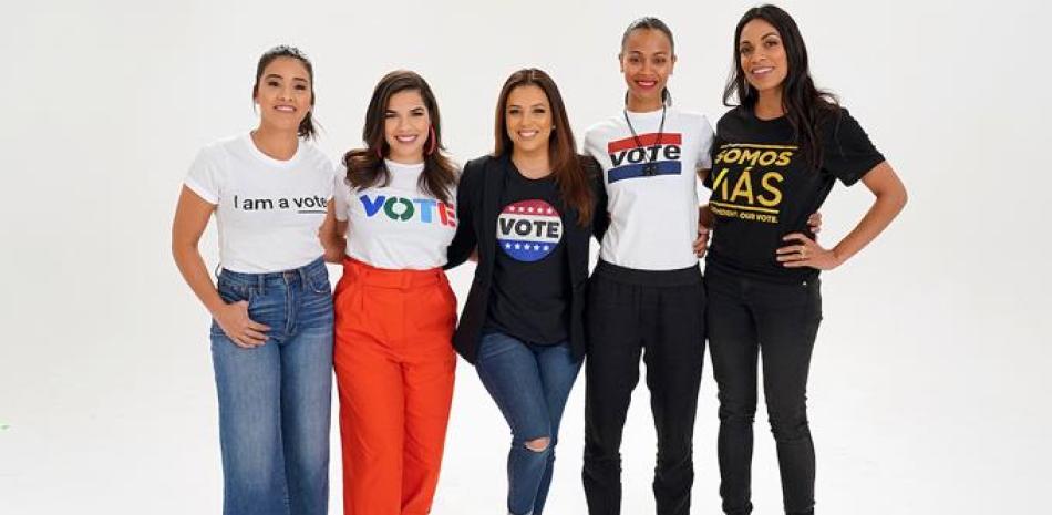 Zoe Saldaña, Penélope Cruz, Ricky Martin, Salma Hayek y Edgar Ramírez son los protagonistas de la campaña para evitar el "voto desnudo" entre la población latina.