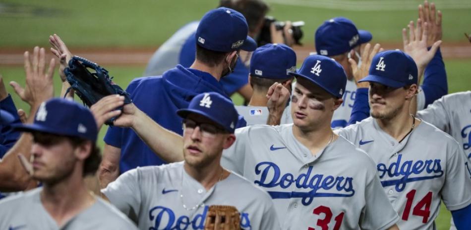 Los Dodgers de Los Angeles consiguieron anoche una victoria 7-3 sobre los Astros de Houston y obligan a celebrar un sexto juego.