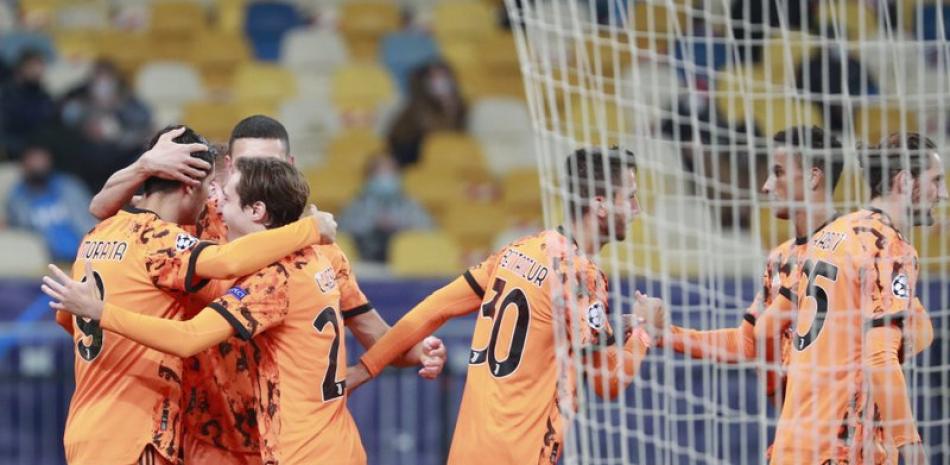 Los jugadores de la Juventus festejan el primer gol de Álvaro Morata durante el partido de la Liga de Campeones contra el Dínamo de Kiev, este martes.
