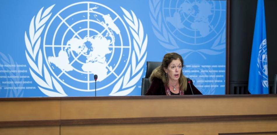 Stephanie Williams, representante especial interina del secretario general y jefa de la misión de apoyo de la ONU en Libia, habla sobre una sesión de la Comisión Militar Conjunta Libia, en una conferencia de prensa en la sede europea de la ONU, en Ginebra, Suiza, el 21 de octubre de 2020. (Martial Trezzini/Keystone via AP)