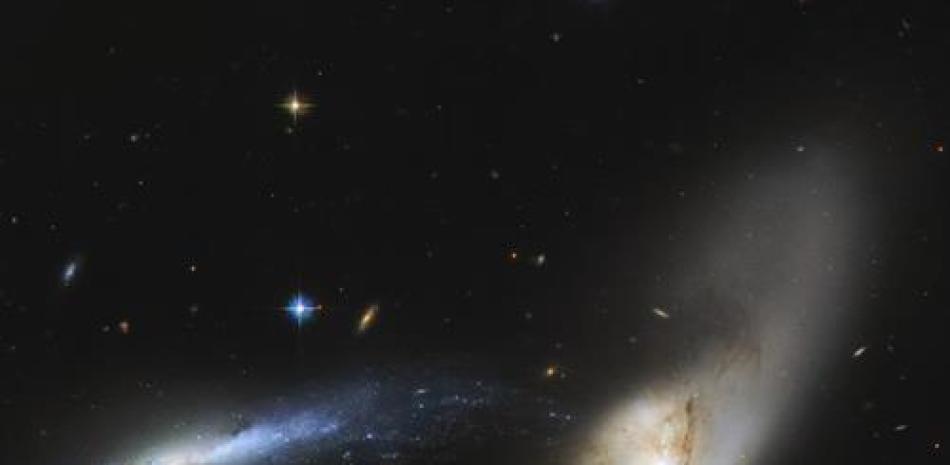 Galaxia NGC 2799 (a la izquierda) junto a la galaxia NGC 2798.

Foto ESA/HUBBLE & NASA, SDSS, J. Dalcanton