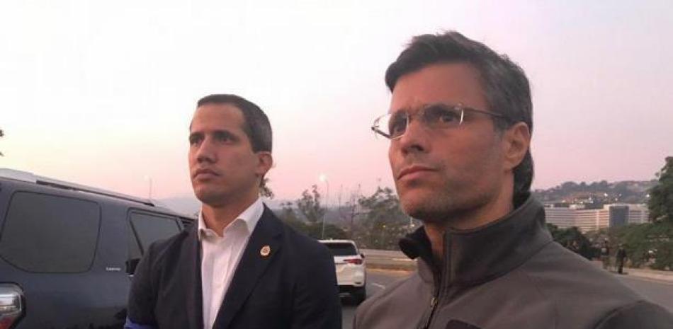 Foto de archivo del opositor Leopoldo López (derecha) junto al autoproclamado presidente de Venezuela, Juan Guaidó. Fuente: Listín Diario.