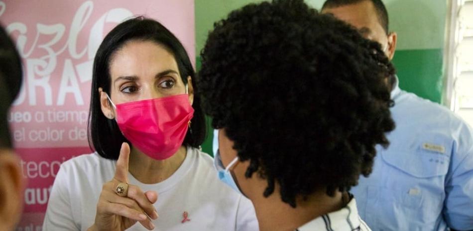 Primera dama, Raquel Arbaje, en jonada de chequeos mamográficos en Barahona.

Fotos Presidencia