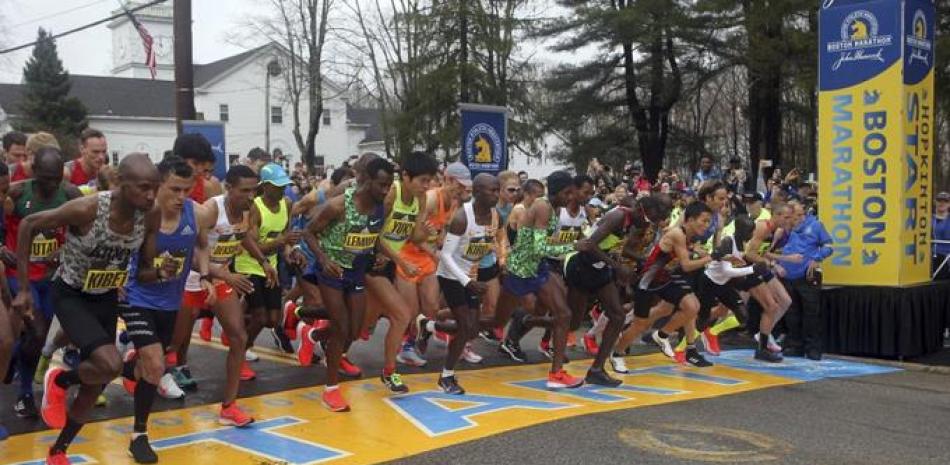 Salida del gran pelotón de corredores que tomó parte en la versión del Maratón de Boston 2019.