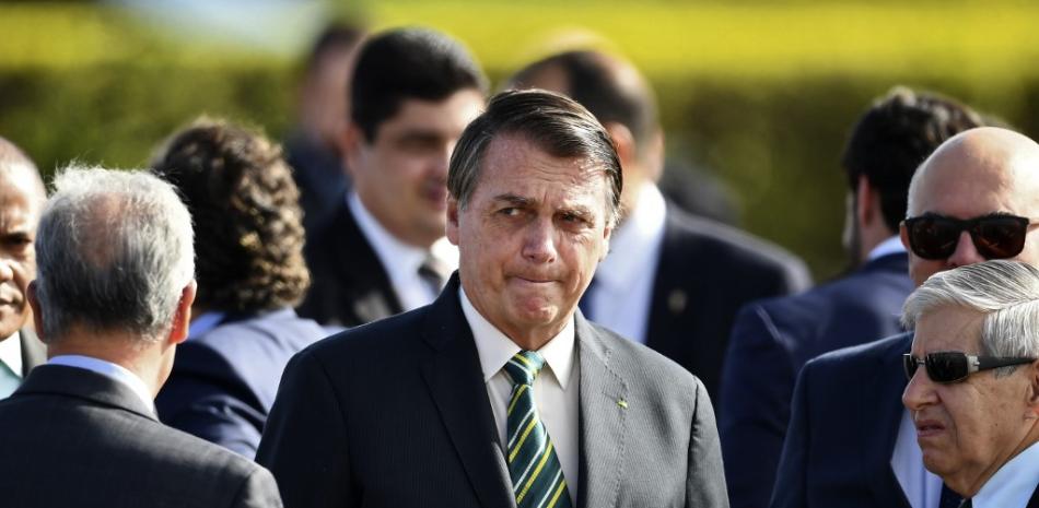 El presidente brasileño, Jair Bolsonaro, gesticula durante la ceremonia de izamiento de la bandera nacional antes de una reunión ministerial en el Palacio de la Alvorada en Brasilia
EVARISTO SA