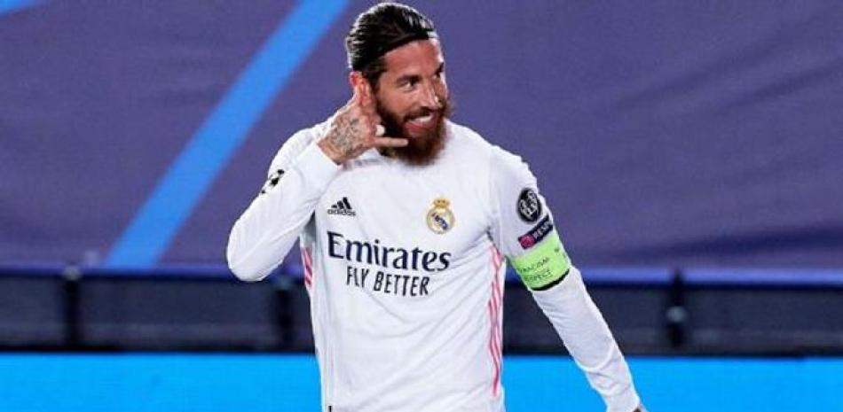 Sergio Ramos festeja con gol 100 con el Real Madrid.