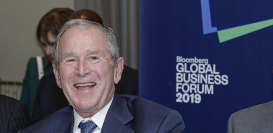 En esta foto de archivo, el ex presidente de Estados Unidos, George W. Bush, habla durante el Bloomberg Global Business Forum en Nueva York el 25 de septiembre de 2019. Kena Betancur / AFP